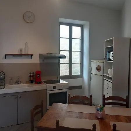 Au Centre Du Village Riscle